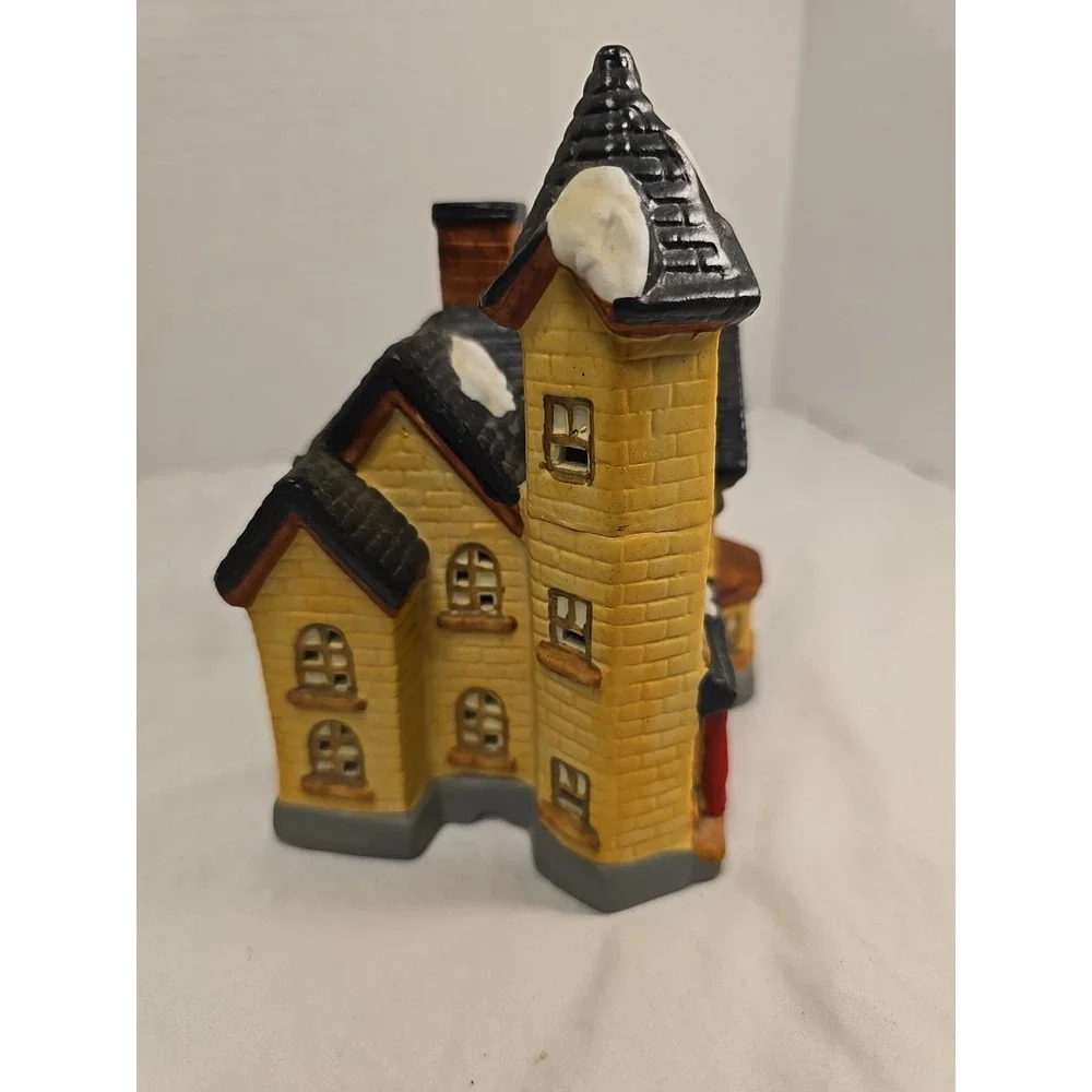 Santa's Best Village Victorian Ceramic‎ House 1995 Yellow House Black Roof